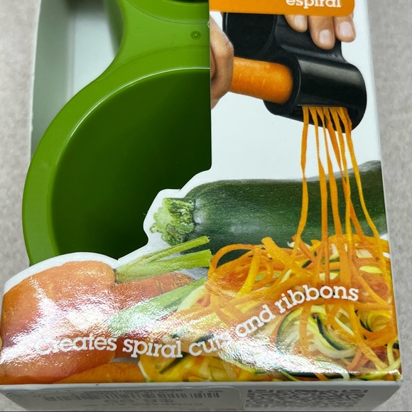 Microplane Spiral Cutter - Picture 7 of 10